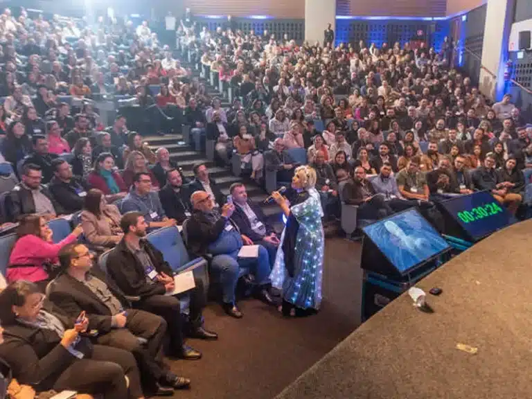 Leila Navarro Palestrante Motivacional